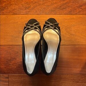 Vera Wang Black and Silver Heels with Elegant Design